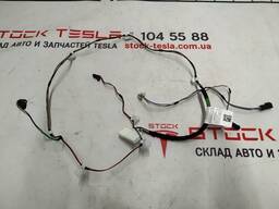 1Электропроводка двери передней правой Tesla model X 1036928-02-F