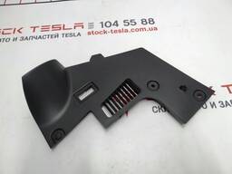 1Накладка ниши для ног водителя Tesla model 3 1100579-00-F