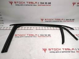 2Уплотнитель стекла и форточки двери задней левой Tesla model X 1032277-00-E