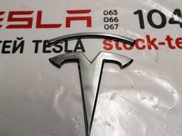 Эмблема "Т" крышки багажника Tesla model X 1047854-00-A