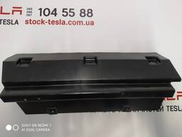 Кронштейн задний правый для ковровой дорожки Tesla model S, model S REST 1009174-00-E