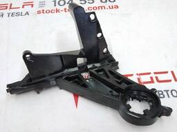 Кронштейн зеркала наружного правого Tesla model S, model S REST 1041318-00-G