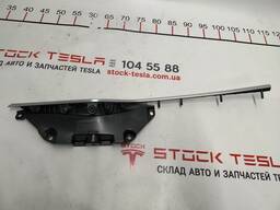 Молдинг алюминиевый карты двери передней правой Tesla model S, model S REST 1051388-00-A