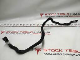 Патрубок системы охлаждения основной батареи RWD Tesla model 3 1077592-77-F