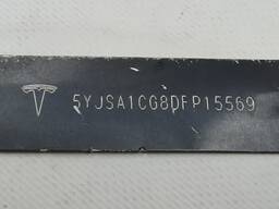 Табличка с VIN кодом под лобовым стеклом Tesla model S 60 1006865-00-C