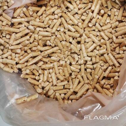 Medžio granulės parduodamos biriai ir 15 kg maišuose
